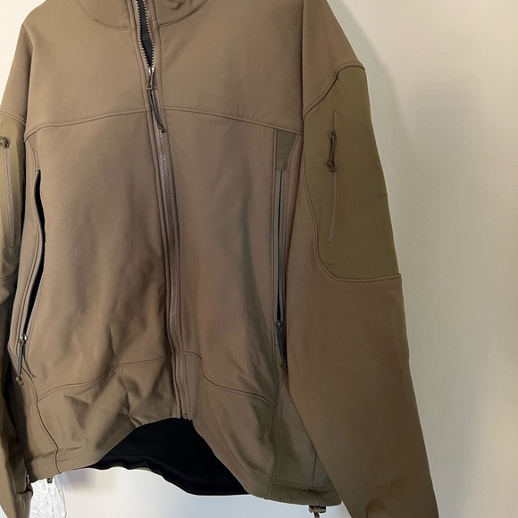 Arc’teryx LEAF Jacket - Picture 3 of 7